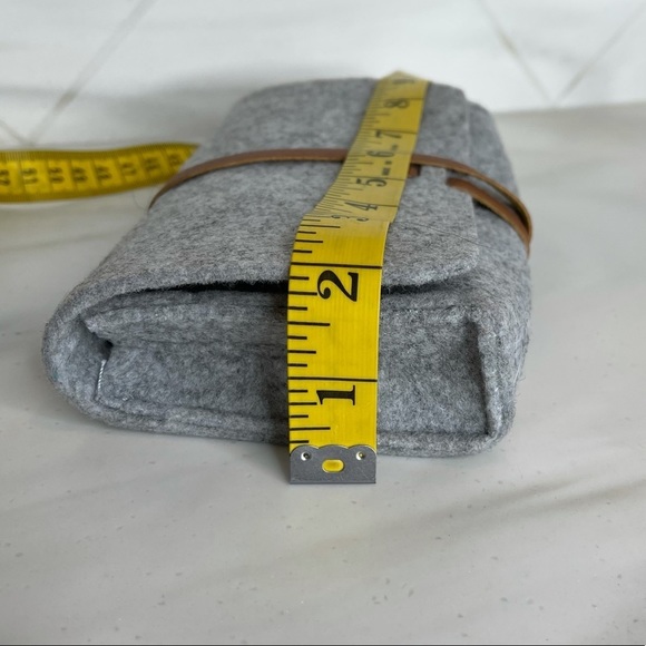 Gray Thick Felt Toiletry Bag - Picture 5 of 13